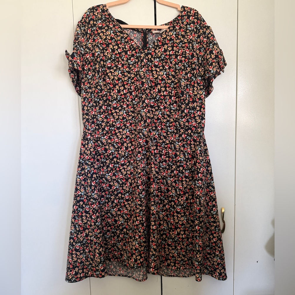 LOFT Black Floral Short Sleeve A-Line Dress